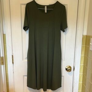 Zenana Outfitters Green Midi Dress Crew Neck Short Sleeve